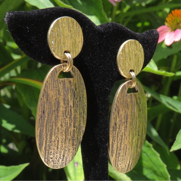 Chicos antique gold tone textured dangle earrings 2.5” x 1” - Picture 3 of 5